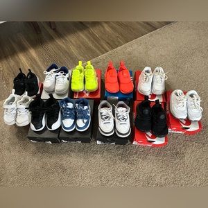 11 pairs of Toddlers sneakers… in good condition.         SHIPPING WITHOUT BOXES